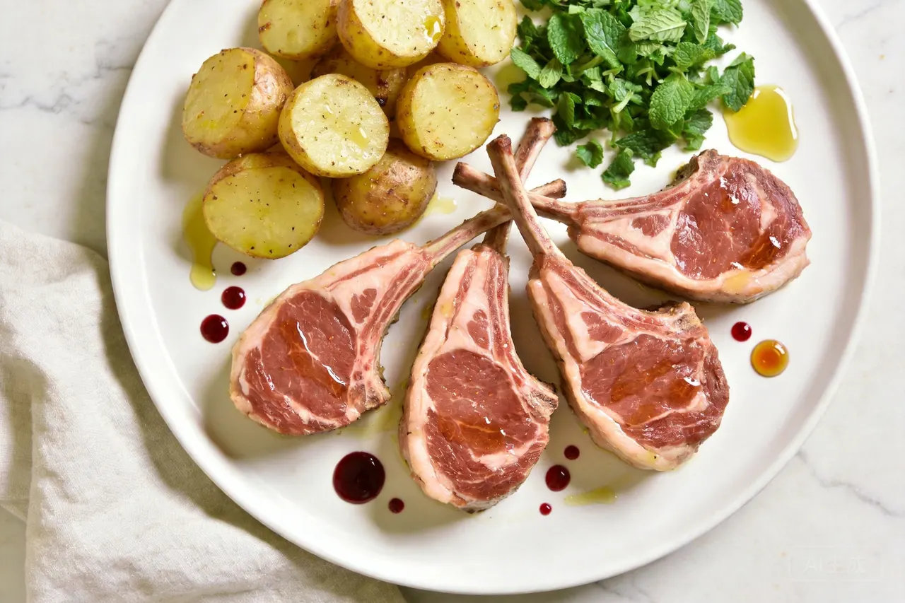 Lamb Chops with Mint - 590 calorie dinner